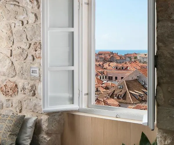 Lapisa Villa *