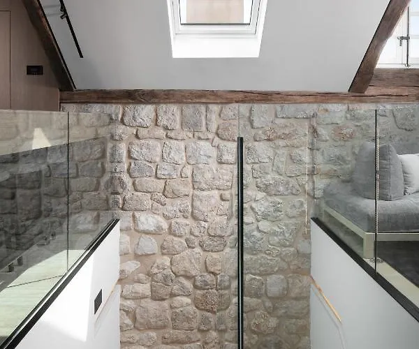 Lapisa Villa *