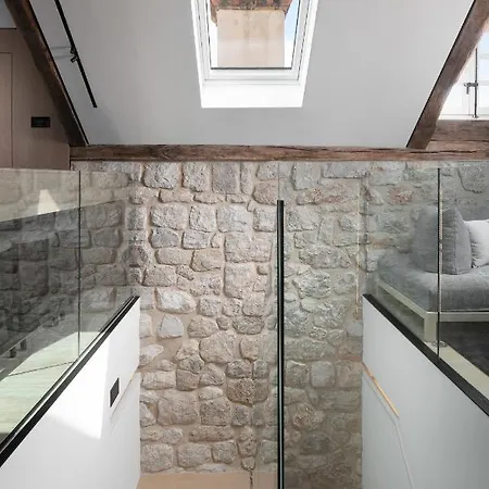 Lapisa Villa *